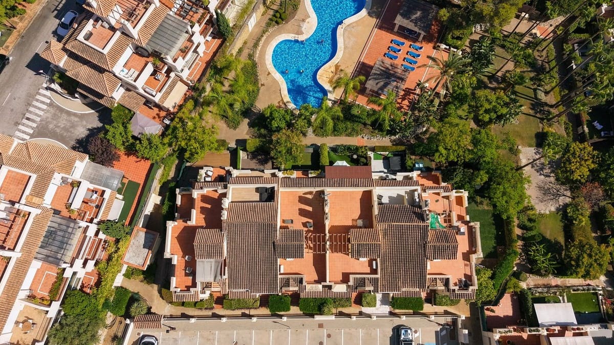 4 sypialnia Dom na sprzedaż w Marbella z basenem garażem - 895 000 € (Ref: 9961169)