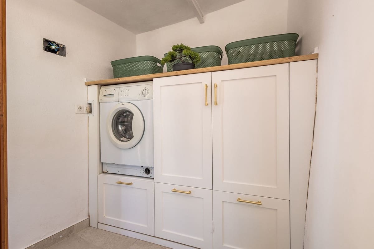 4 sypialnia Willa na sprzedaż w Archidona z basenem garażem - 390 000 € (Ref: 9961866)