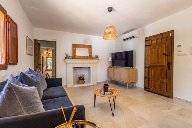 4 bedroom Villa for sale in Archidona with pool garage - € 390,000 (Ref: 9961866)