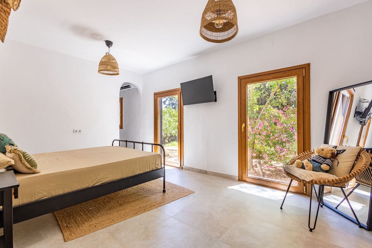 4 sypialnia Willa na sprzedaż w Archidona z basenem garażem - 390 000 € (Ref: 9961866)