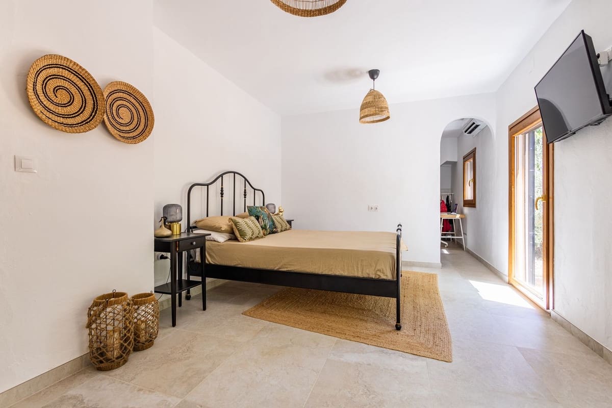 4 sypialnia Willa na sprzedaż w Archidona z basenem garażem - 390 000 € (Ref: 9961866)