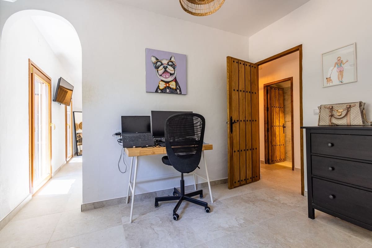 4 sypialnia Willa na sprzedaż w Archidona z basenem garażem - 390 000 € (Ref: 9961866)