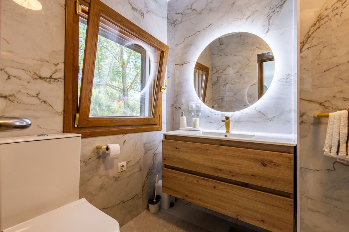 4 sypialnia Willa na sprzedaż w Archidona z basenem garażem - 390 000 € (Ref: 9961866)
