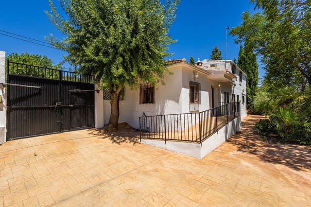 4 bedroom Villa for sale in Archidona with pool garage - € 390,000 (Ref: 9961866)