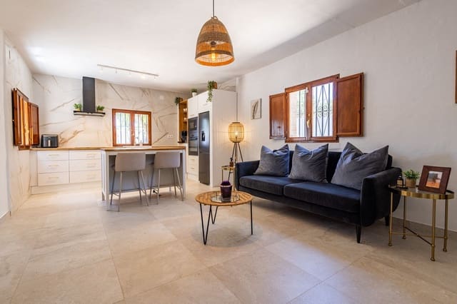 4 bedroom Villa for sale in Archidona with pool garage - € 390,000 (Ref: 9961866)