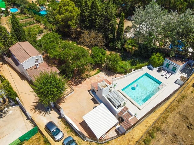4 bedroom Villa for sale in Archidona with pool garage - € 390,000 (Ref: 9961866)