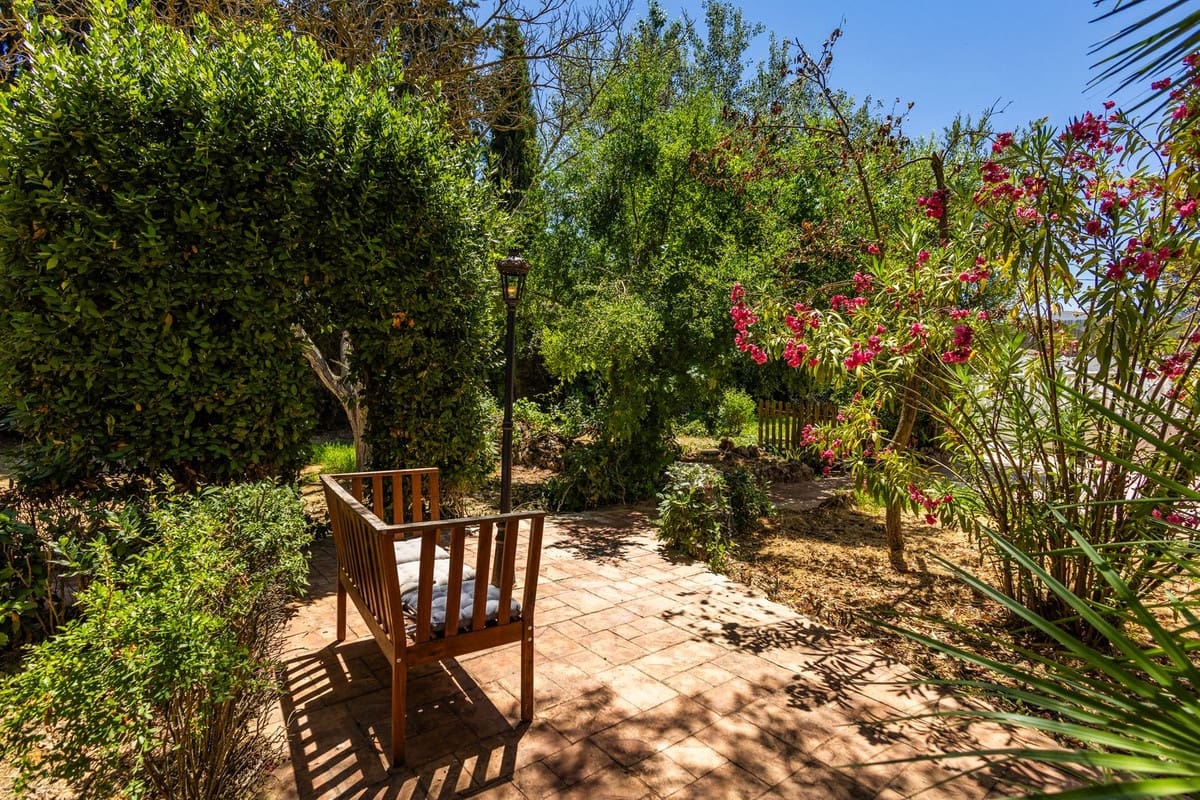 4 sypialnia Willa na sprzedaż w Archidona z basenem garażem - 390 000 € (Ref: 9961866)