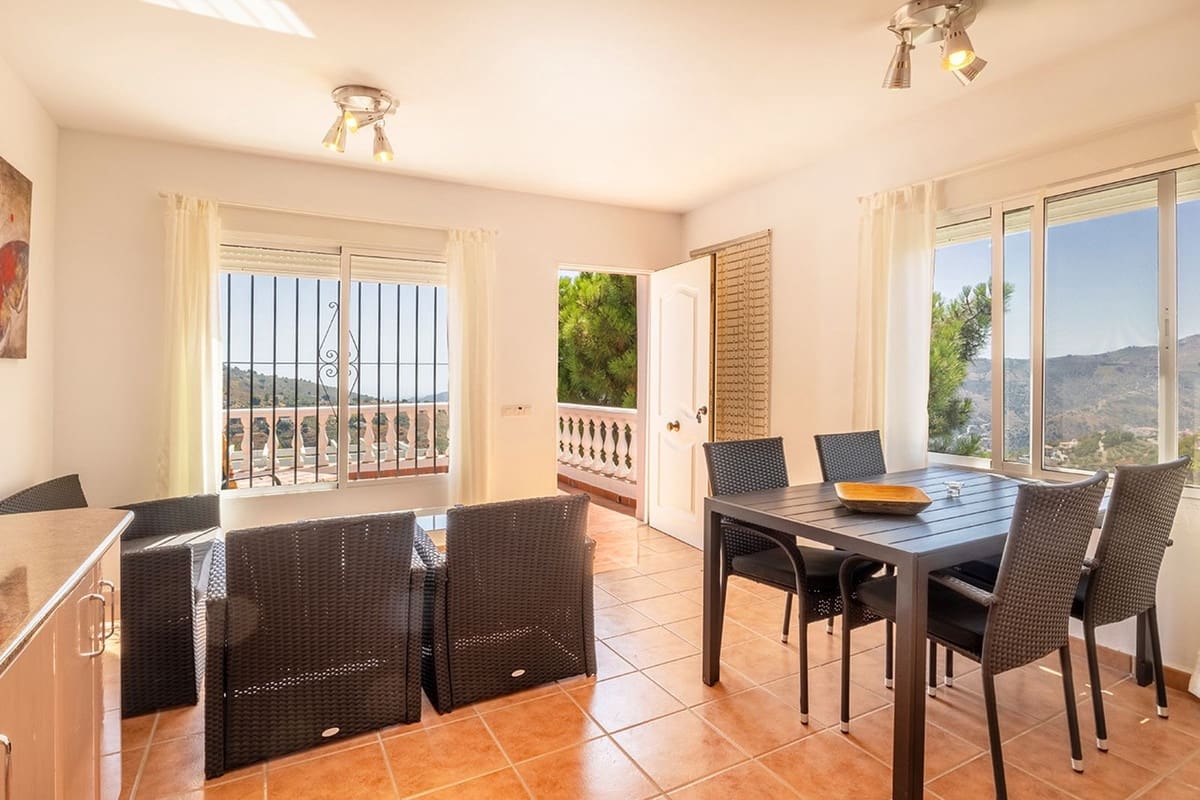 4 soverom Villa til salgs i Competa med svømmebasseng garasje - € 645 000 (Ref: 9964516)