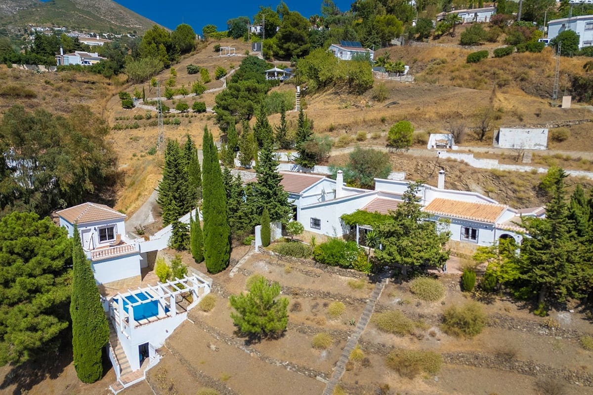4 soverom Villa til salgs i Competa med svømmebasseng garasje - € 645 000 (Ref: 9964516)
