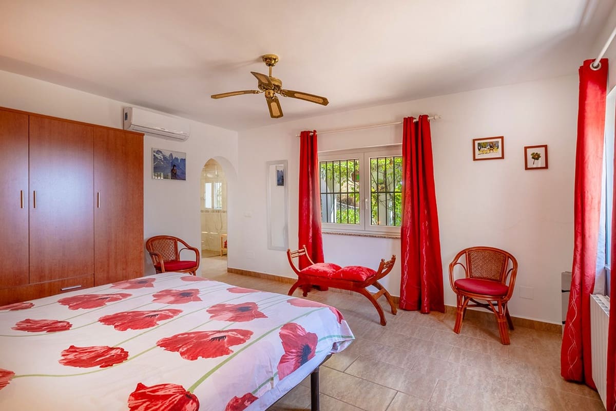 4 bedroom Villa for sale in Competa with pool garage - € 645,000 (Ref: 9964516)