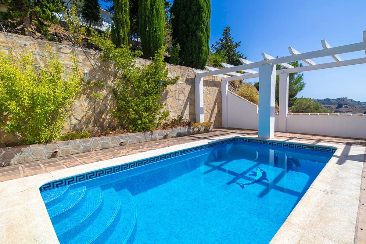 4 bedroom Villa for sale in Competa with pool garage - € 645,000 (Ref: 9964516)