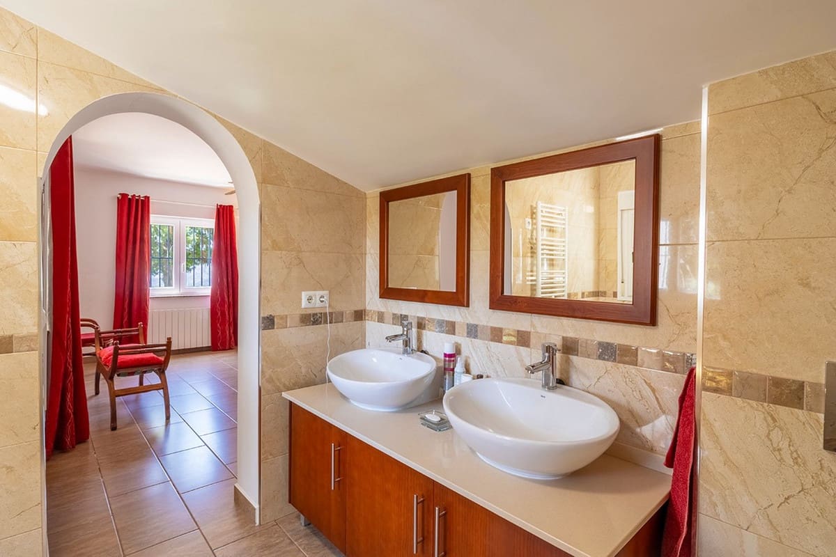 4 bedroom Villa for sale in Competa with pool garage - € 645,000 (Ref: 9964516)