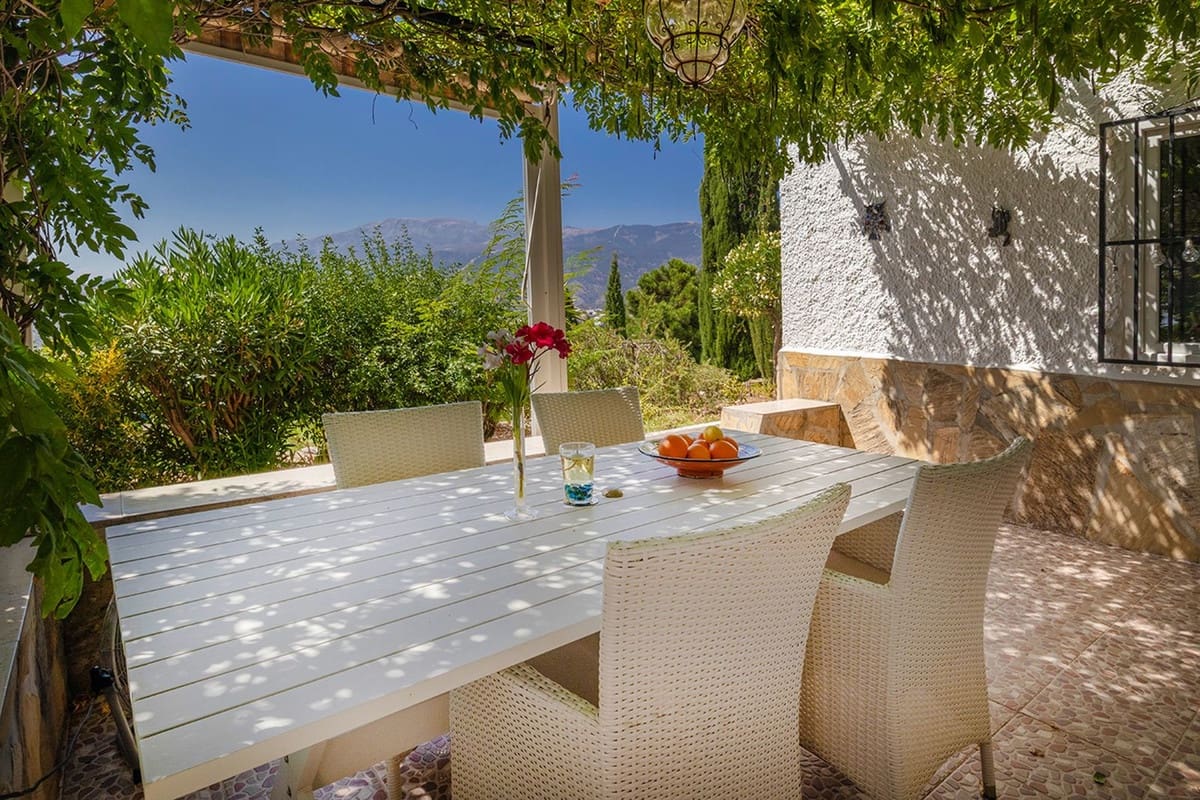4 bedroom Villa for sale in Competa with pool garage - € 645,000 (Ref: 9964516)