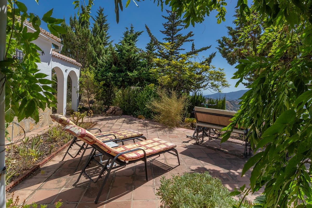 4 bedroom Villa for sale in Competa with pool garage - € 645,000 (Ref: 9964516)