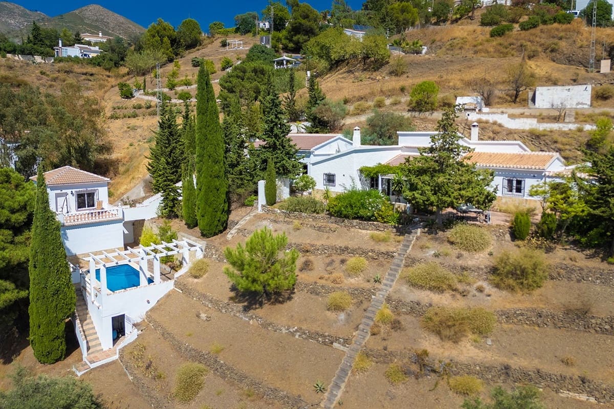 4 bedroom Villa for sale in Competa with pool garage - € 645,000 (Ref: 9964516)
