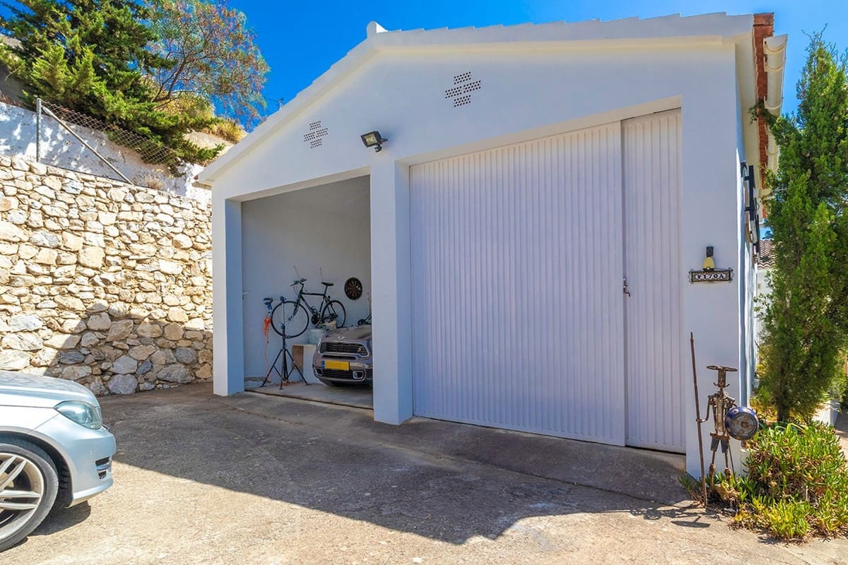 4 bedroom Villa for sale in Competa with pool garage - € 645,000 (Ref: 9964516)