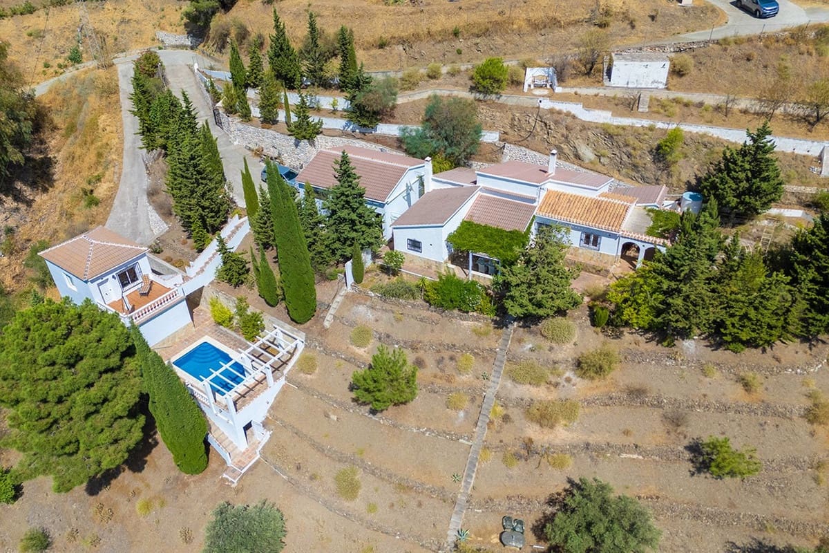 4 bedroom Villa for sale in Competa with pool garage - € 645,000 (Ref: 9964516)