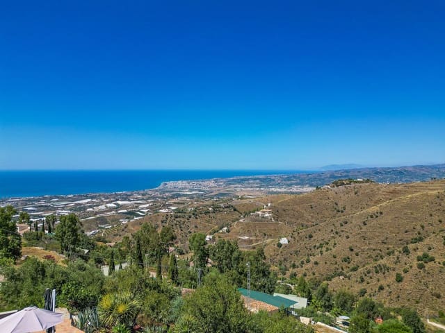 3 quarto Moradia para venda em Arenas com piscina garagem - 470 000 € (Ref: 9964571)
