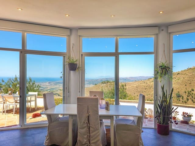 3 quarto Moradia para venda em Arenas com piscina garagem - 470 000 € (Ref: 9964571)