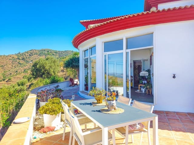 3 quarto Moradia para venda em Arenas com piscina garagem - 470 000 € (Ref: 9964571)