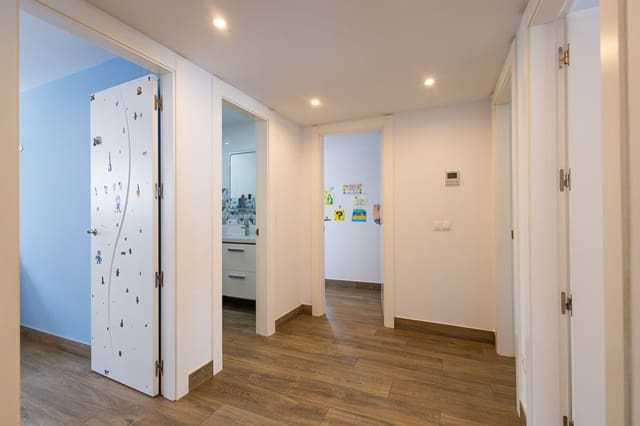 4 soveværelse Semi-Rækkehus til salg i Cómpeta - € 445.000 (Ref: 9965884)