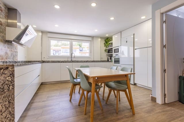 4 soveværelse Semi-Rækkehus til salg i Cómpeta - € 445.000 (Ref: 9965884)