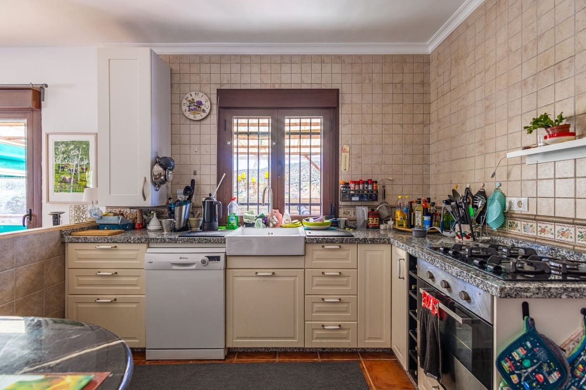 3 soverom Finca/Herregård til salgs i Villanueva de Algaidas med svømmebasseng garasje - € 265 000 (Ref: 9973813)