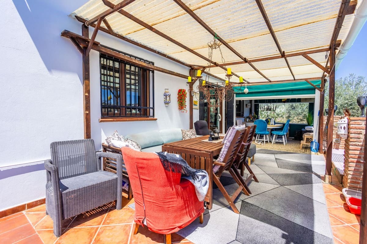 3 soverom Finca/Herregård til salgs i Villanueva de Algaidas med svømmebasseng garasje - € 265 000 (Ref: 9973813)