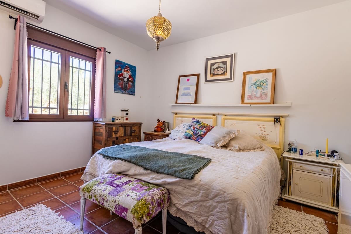 3 soverom Finca/Herregård til salgs i Villanueva de Algaidas med svømmebasseng garasje - € 265 000 (Ref: 9973813)