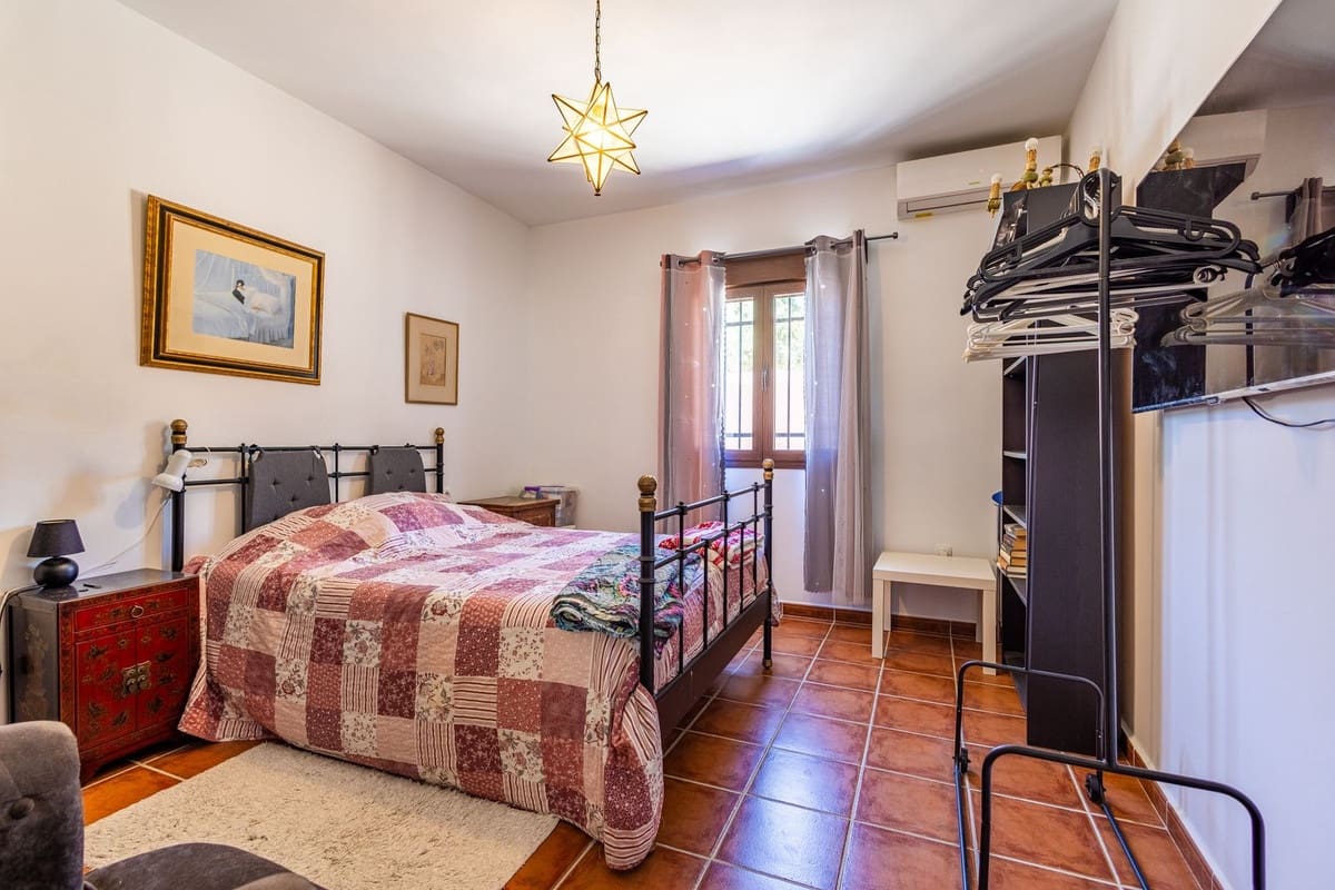 3 soverom Finca/Herregård til salgs i Villanueva de Algaidas med svømmebasseng garasje - € 265 000 (Ref: 9973813)
