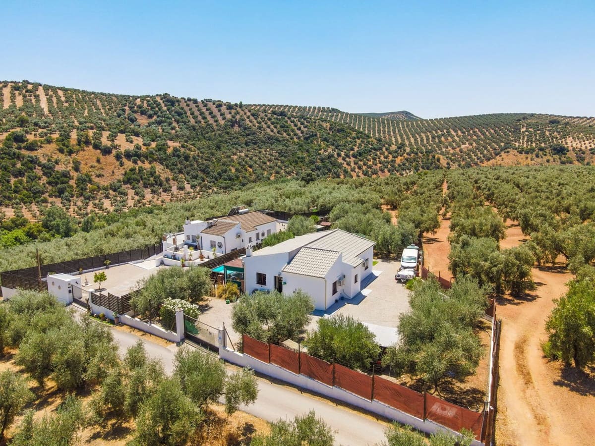 3 soverom Finca/Herregård til salgs i Villanueva de Algaidas med svømmebasseng garasje - € 265 000 (Ref: 9973813)