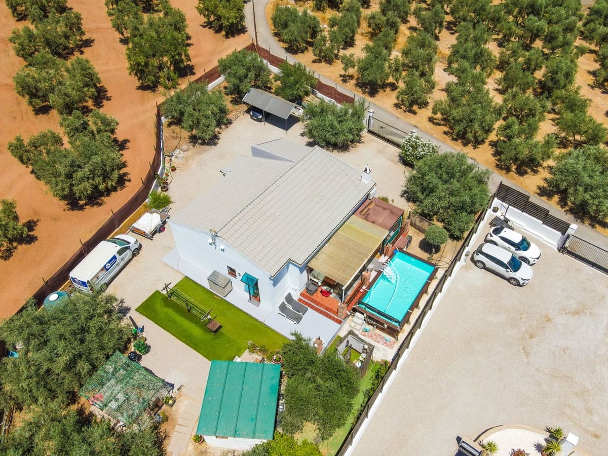 3 soverom Finca/Herregård til salgs i Villanueva de Algaidas med svømmebasseng garasje - € 265 000 (Ref: 9973813)
