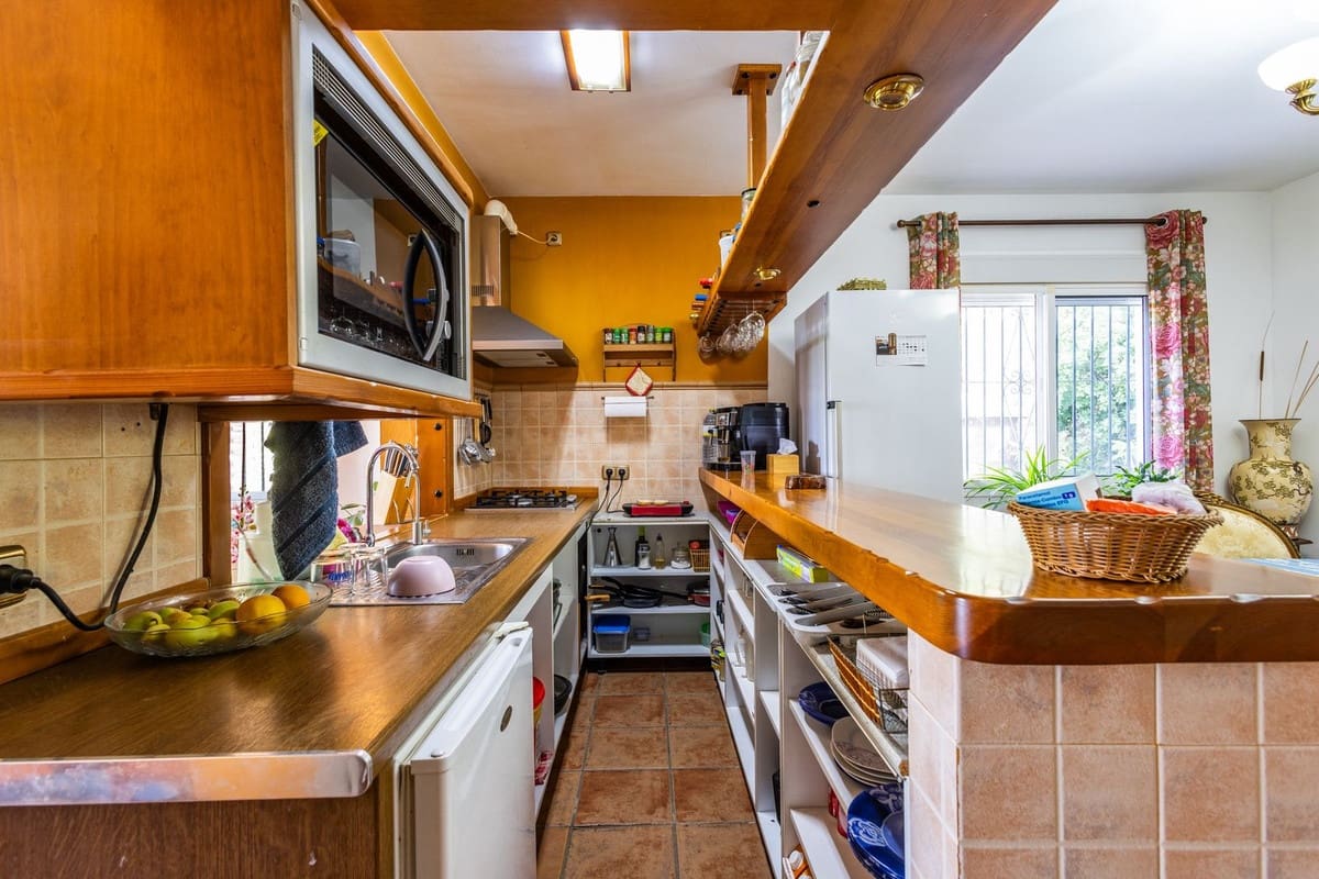 3 makuuhuone Maalaistalo myytävänä paikassa Sayalonga mukana uima-altaan 
autotalli - 365 000 € (Ref: 9991973)