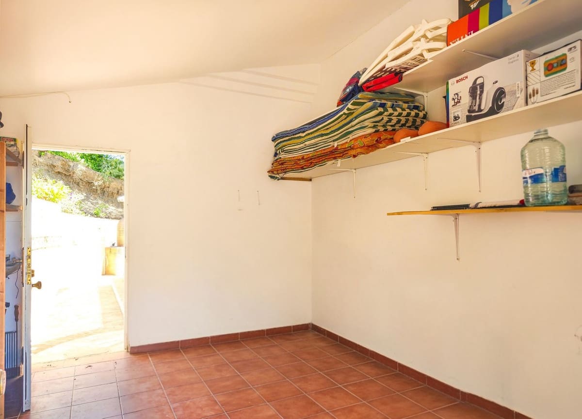 4 slaapkamer Villa te koop in Arenas met zwembad garage - € 675.000 (Ref: 9991974)