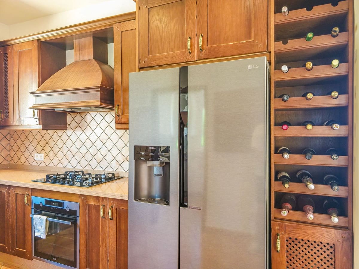 4 slaapkamer Villa te koop in Arenas met zwembad garage - € 675.000 (Ref: 9991974)