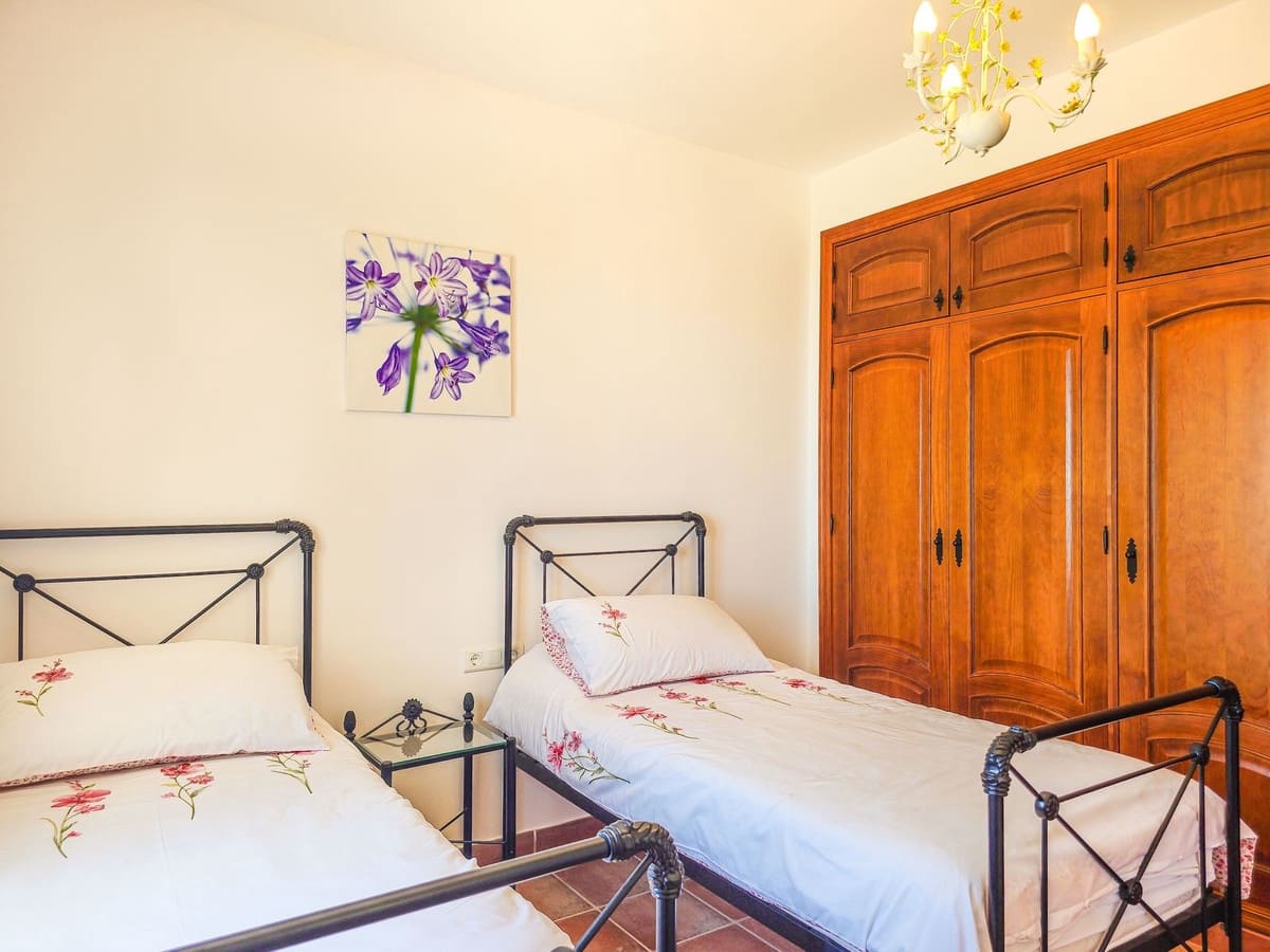 4 slaapkamer Villa te koop in Arenas met zwembad garage - € 675.000 (Ref: 9991974)