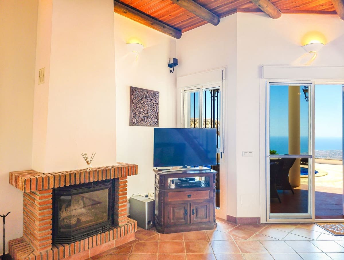 4 slaapkamer Villa te koop in Arenas met zwembad garage - € 675.000 (Ref: 9991974)