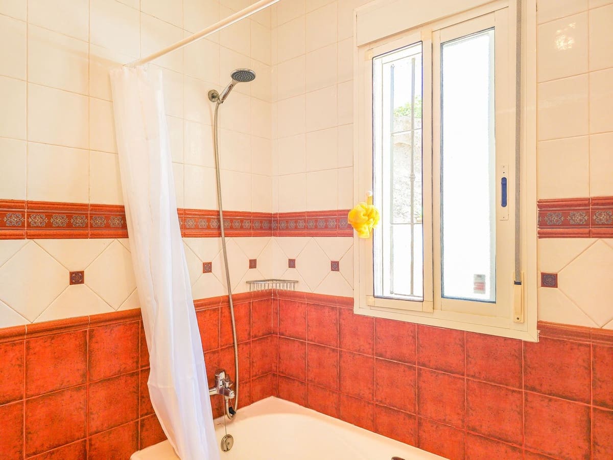 4 slaapkamer Villa te koop in Arenas met zwembad garage - € 675.000 (Ref: 9991974)