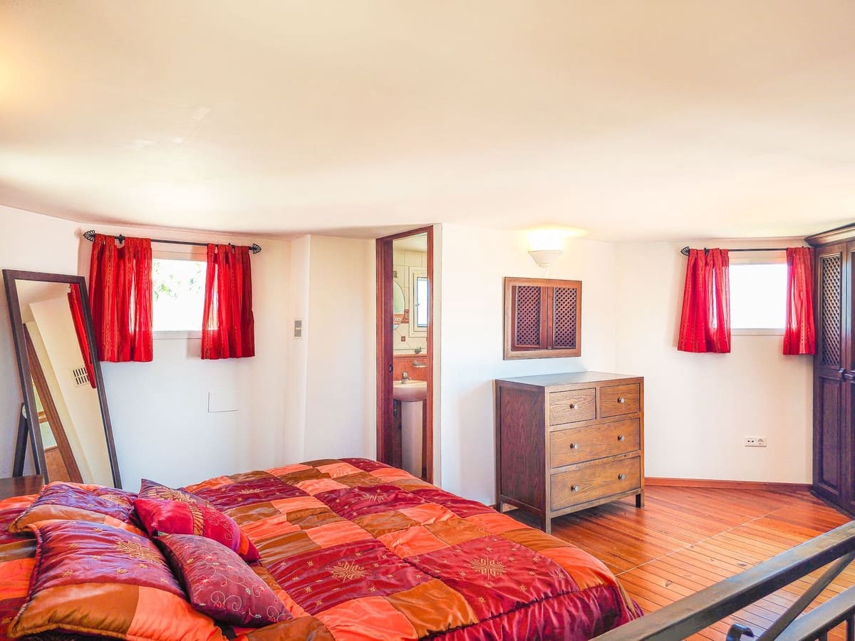 4 slaapkamer Villa te koop in Arenas met zwembad garage - € 675.000 (Ref: 9991974)