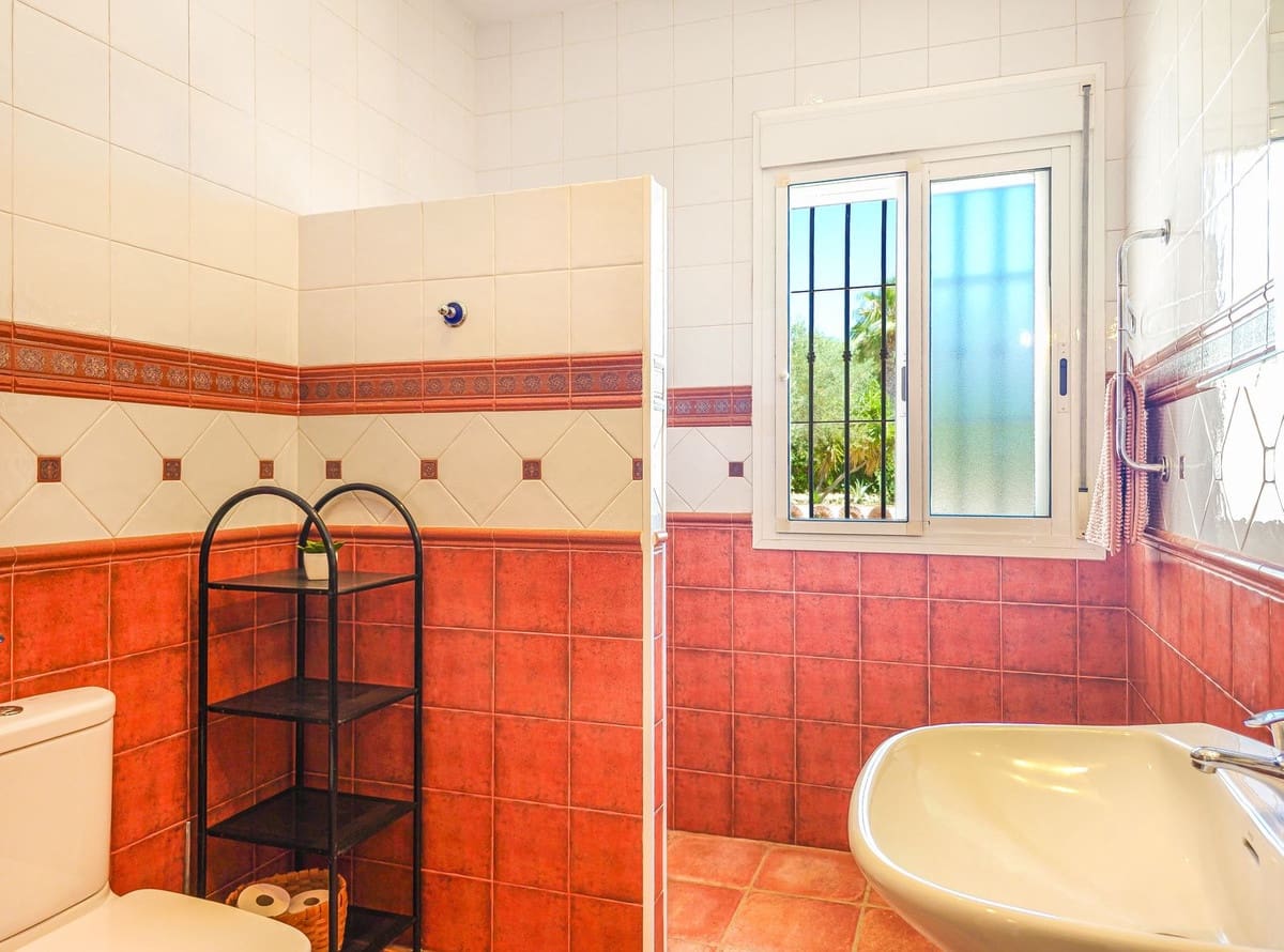 4 slaapkamer Villa te koop in Arenas met zwembad garage - € 675.000 (Ref: 9991974)