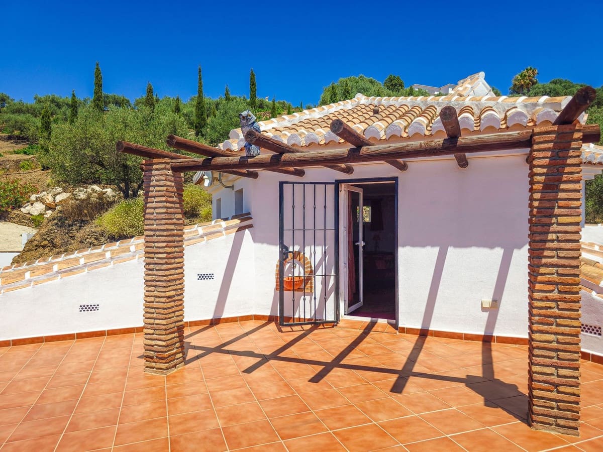4 slaapkamer Villa te koop in Arenas met zwembad garage - € 675.000 (Ref: 9991974)