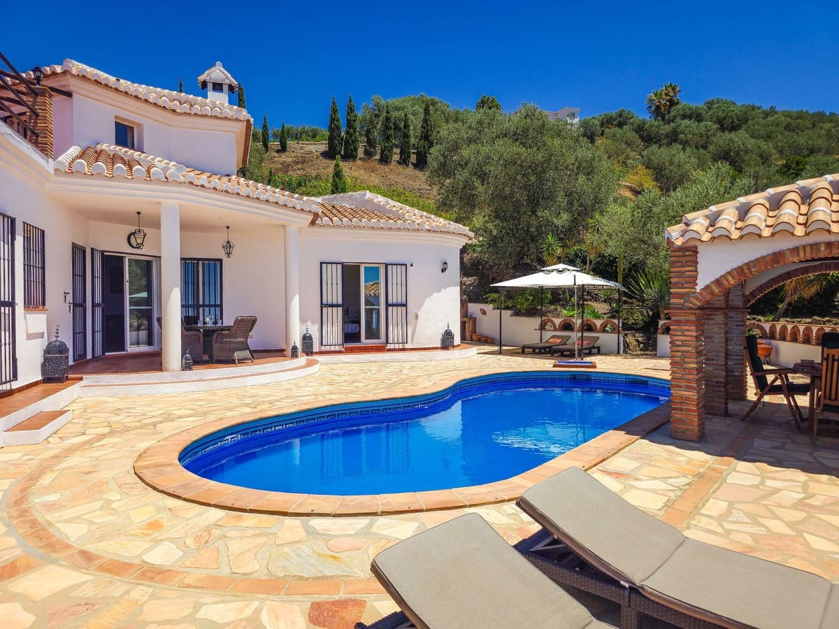 4 slaapkamer Villa te koop in Arenas met zwembad garage - € 675.000 (Ref: 9991974)