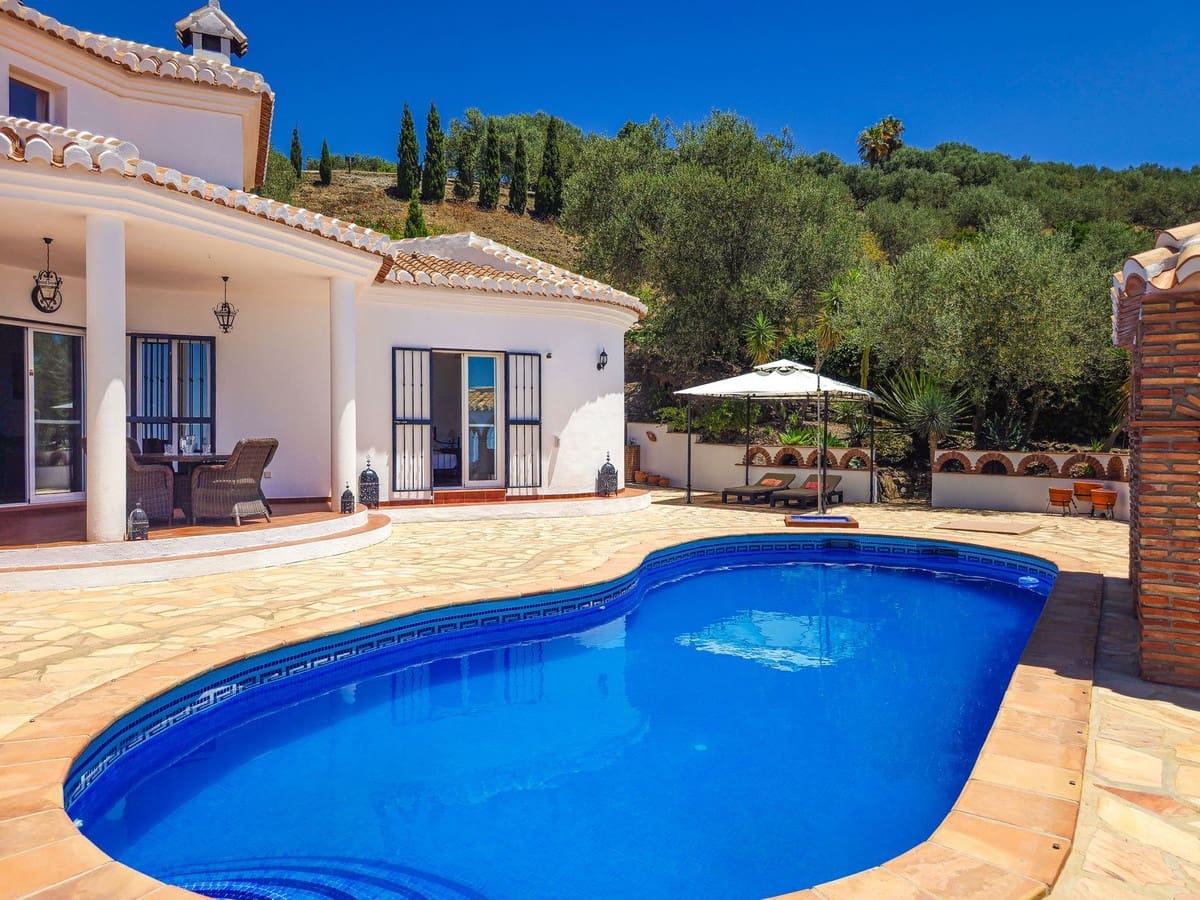 4 slaapkamer Villa te koop in Arenas met zwembad garage - € 675.000 (Ref: 9991974)