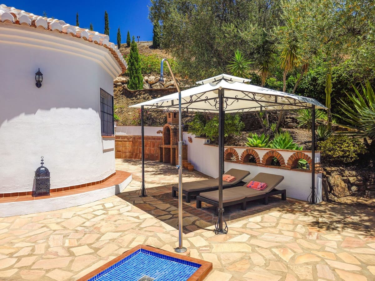 4 slaapkamer Villa te koop in Arenas met zwembad garage - € 675.000 (Ref: 9991974)