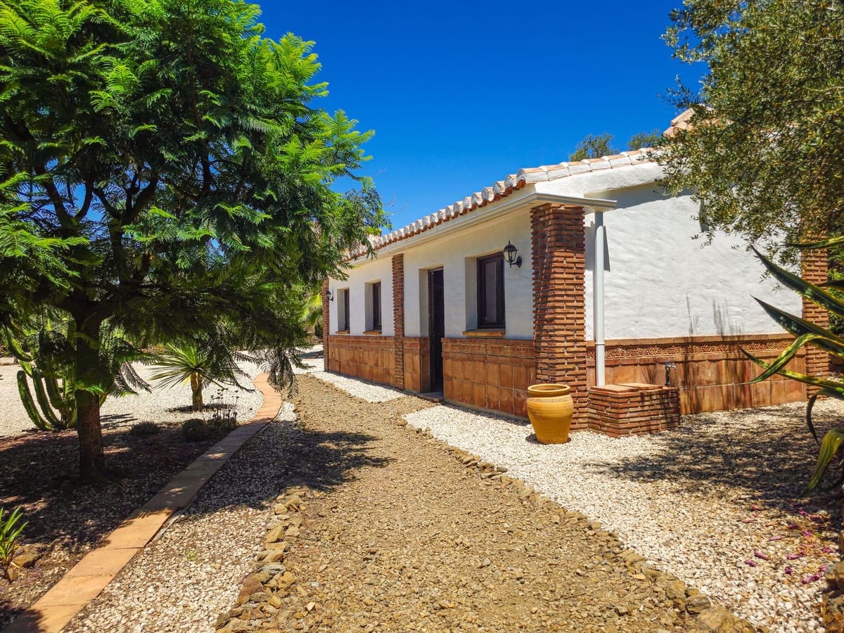 4 slaapkamer Villa te koop in Arenas met zwembad garage - € 675.000 (Ref: 9991974)
