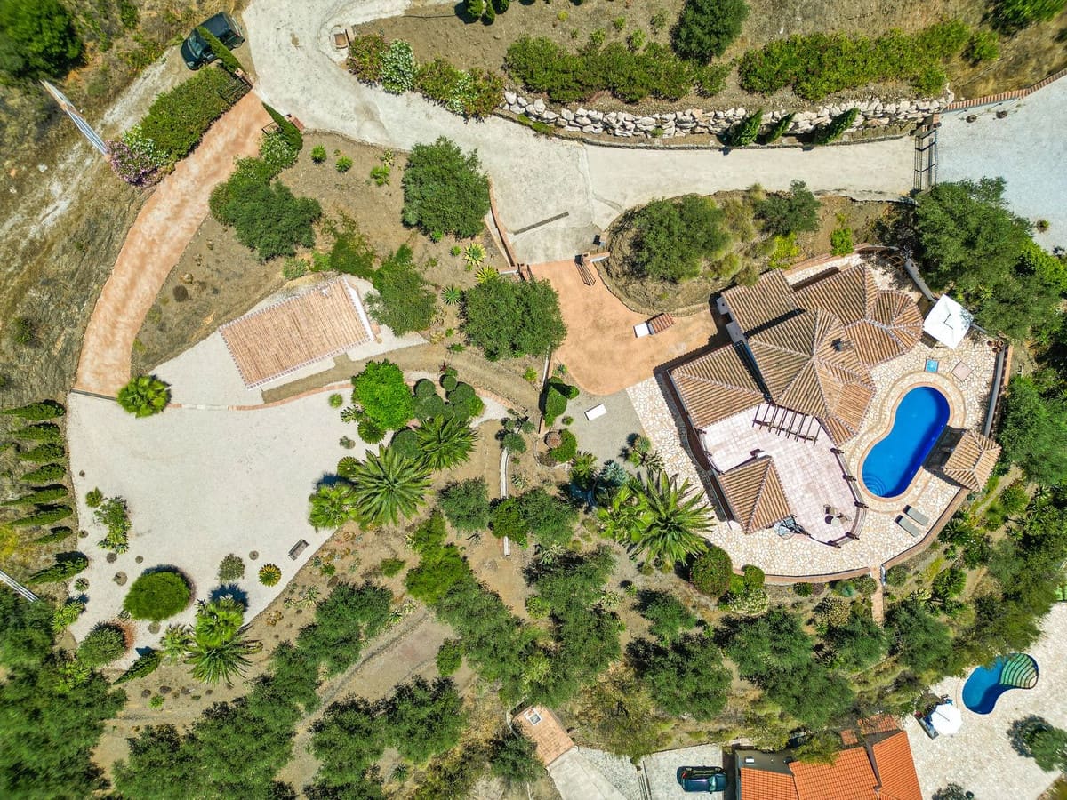4 slaapkamer Villa te koop in Arenas met zwembad garage - € 675.000 (Ref: 9991974)