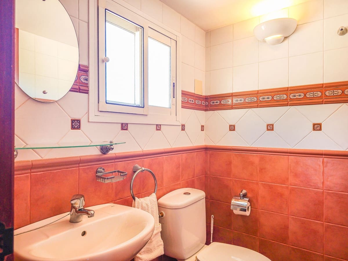 4 bedroom Villa for sale in Arenas with pool garage - € 675,000 (Ref: 9991974)