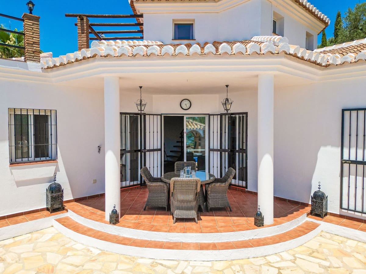 4 bedroom Villa for sale in Arenas with pool garage - € 675,000 (Ref: 9991974)