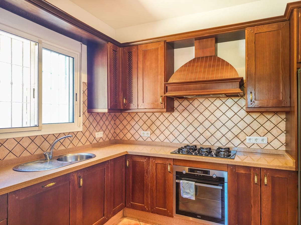 4 bedroom Villa for sale in Arenas with pool garage - € 675,000 (Ref: 9991974)