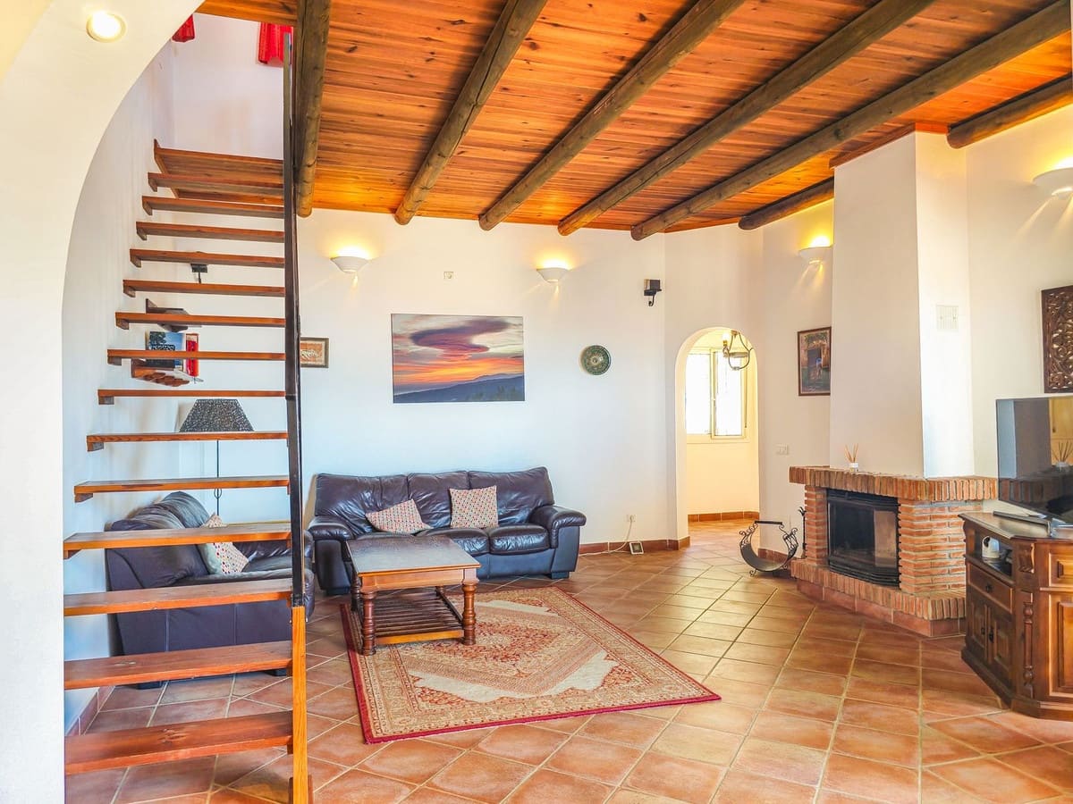 4 bedroom Villa for sale in Arenas with pool garage - € 675,000 (Ref: 9991974)
